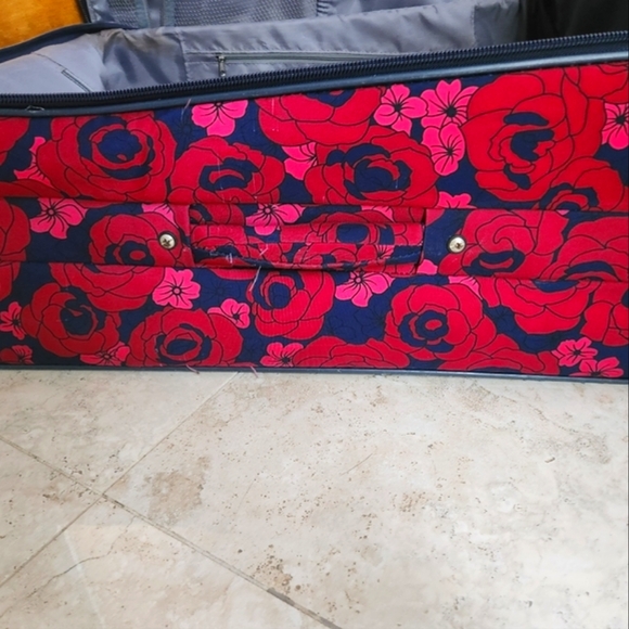 American Flyer Red Rose Suitcase Spinner Luggage 27 x 16 x 8 - Picture 9 of 11